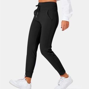The Halara Highwaisted Drawstring Legging M